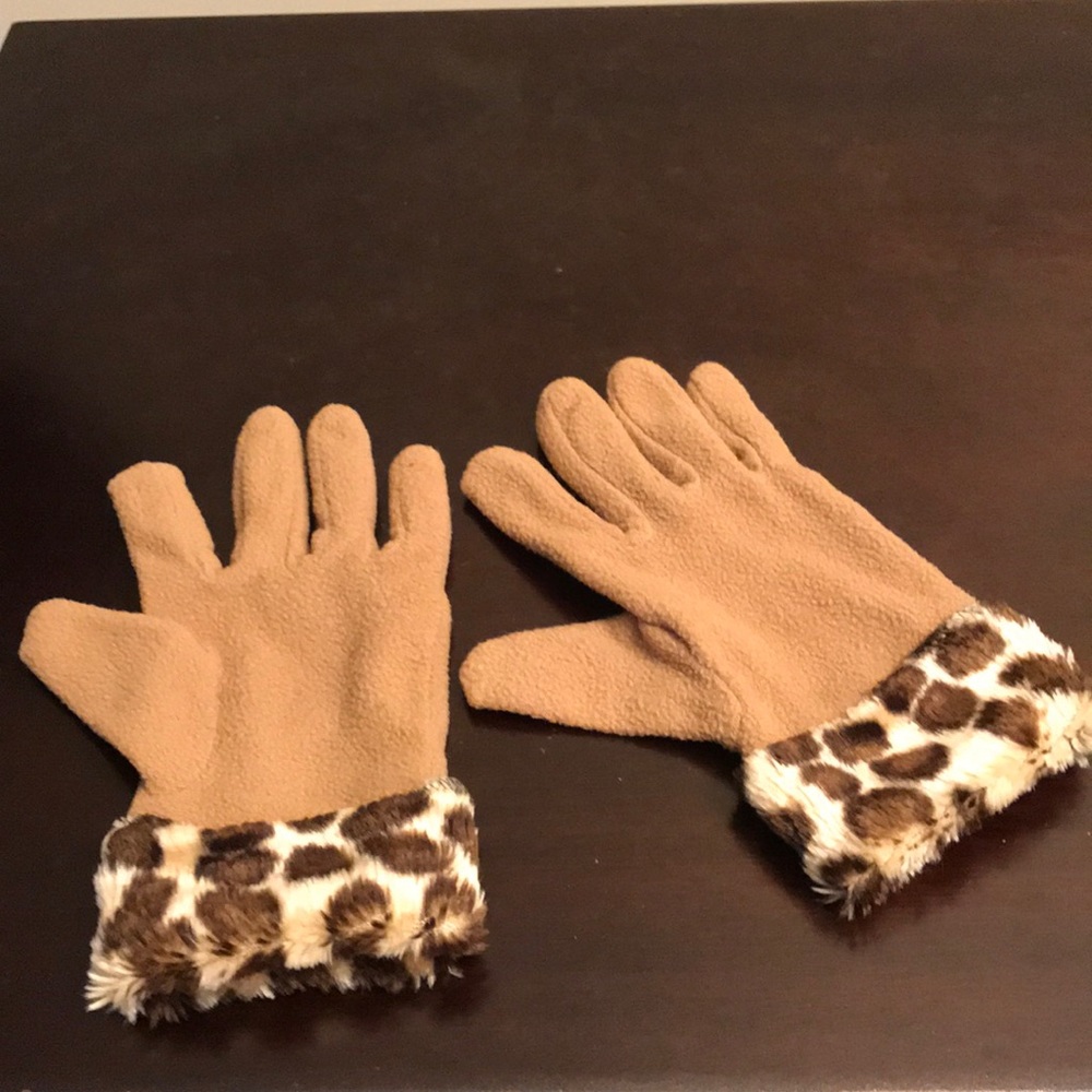 Gloves - Picture 1 of 4